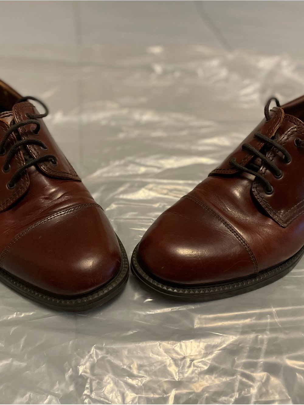 Men's Dockers Brown Leather Cap-Toe Derby Shoes. Size 9